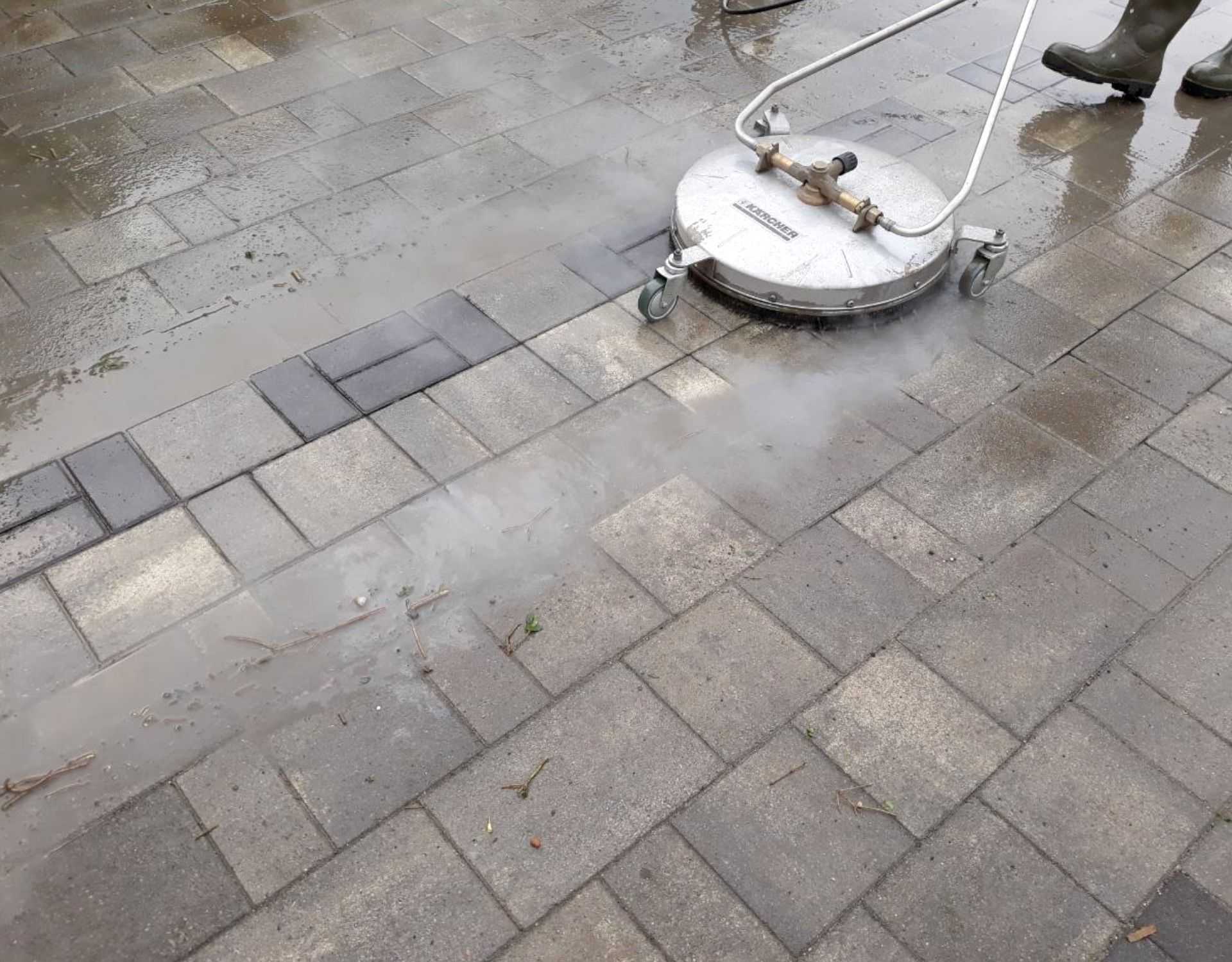 Térkőtisztítás magasnyomású mosóval - Kőtisztítás.eu